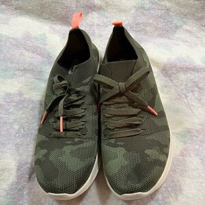 Sketchers Stretch Fit Air Cooled Memory Foam shoes - Size 7